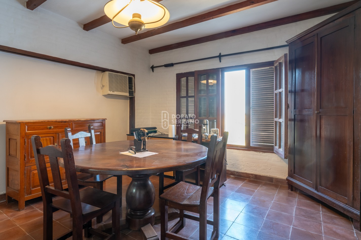 MANSION COLONIAL FRENTE A RIO CORONDA.