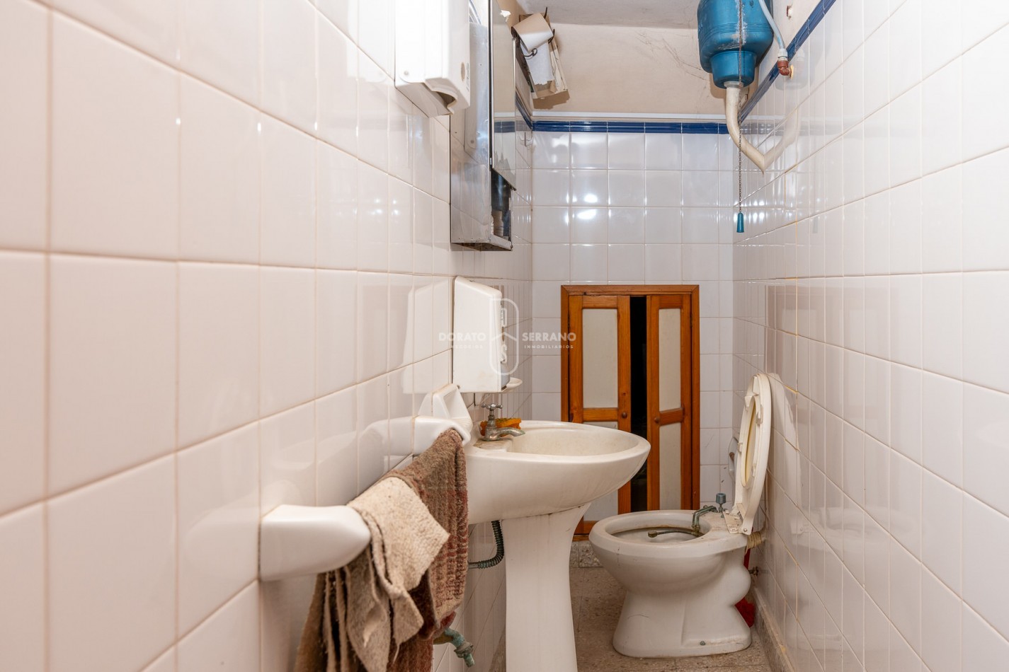 ICONICO SALON COMERCIAL + DEPTOS. A TERMINAR.  