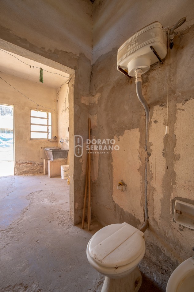 CASA CON LOCAL - PROYECTAR SIN LIMITES! AREA CENTRAL! 