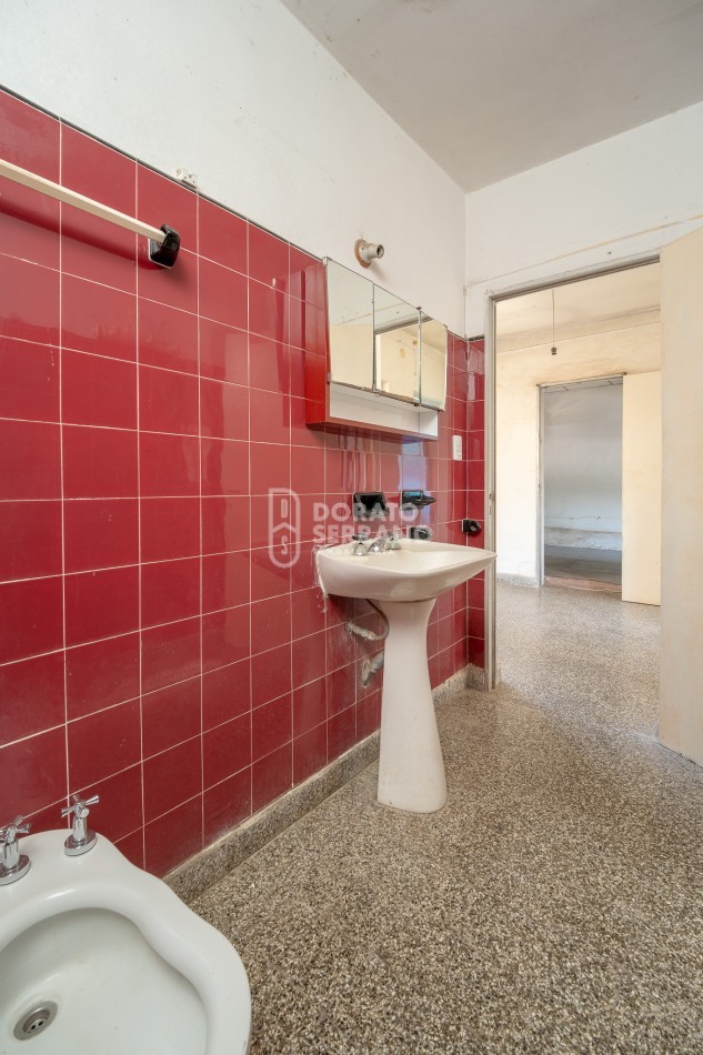 CASA CON LOCAL - PROYECTAR SIN LIMITES! AREA CENTRAL! 