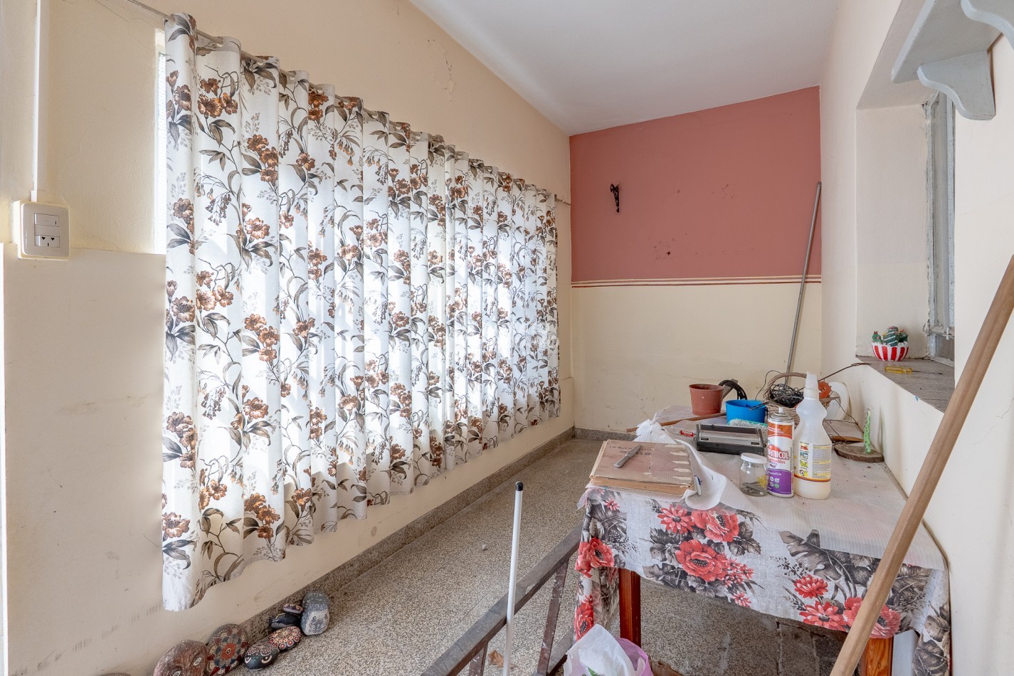 CASA + 750 M2 DE LOTE! Todos los servicios!