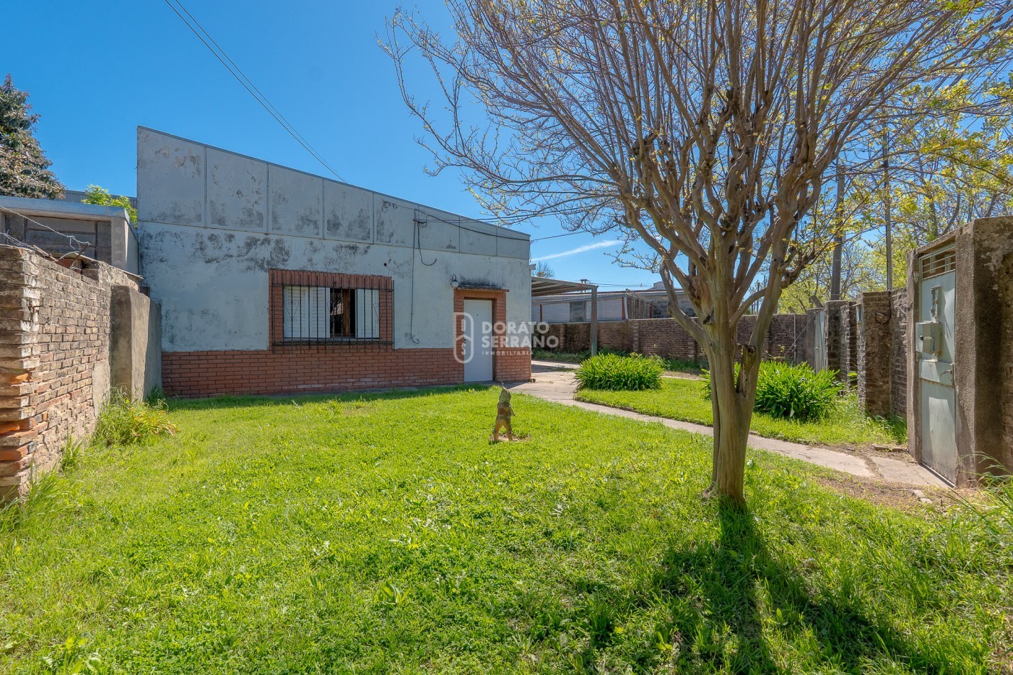 GRAN SUPERFICIE - TODOS LOS SERVICIOS - CASA A RECICLAR!