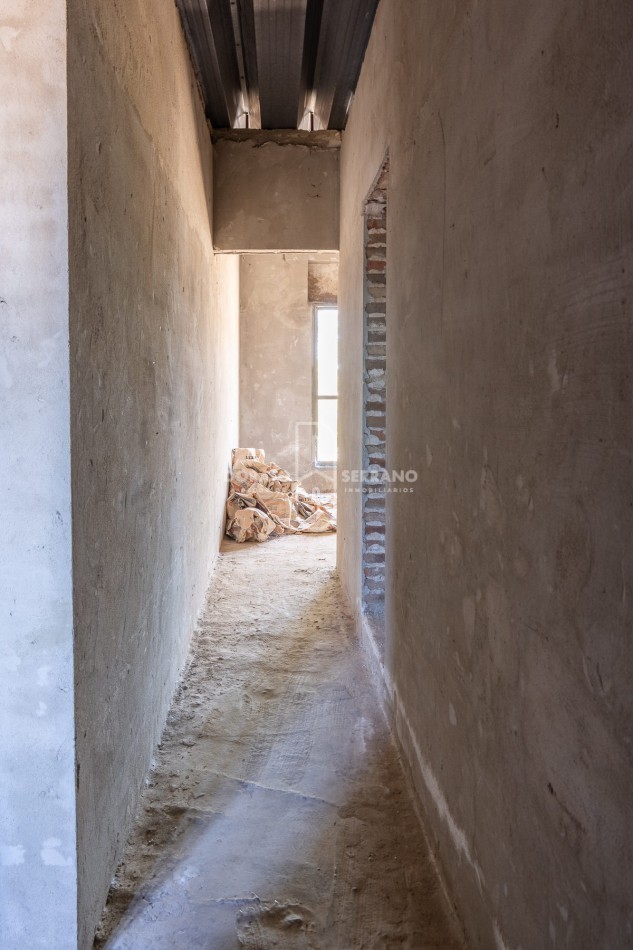 ICONICO SALON COMERCIAL + DEPTOS. A TERMINAR.  