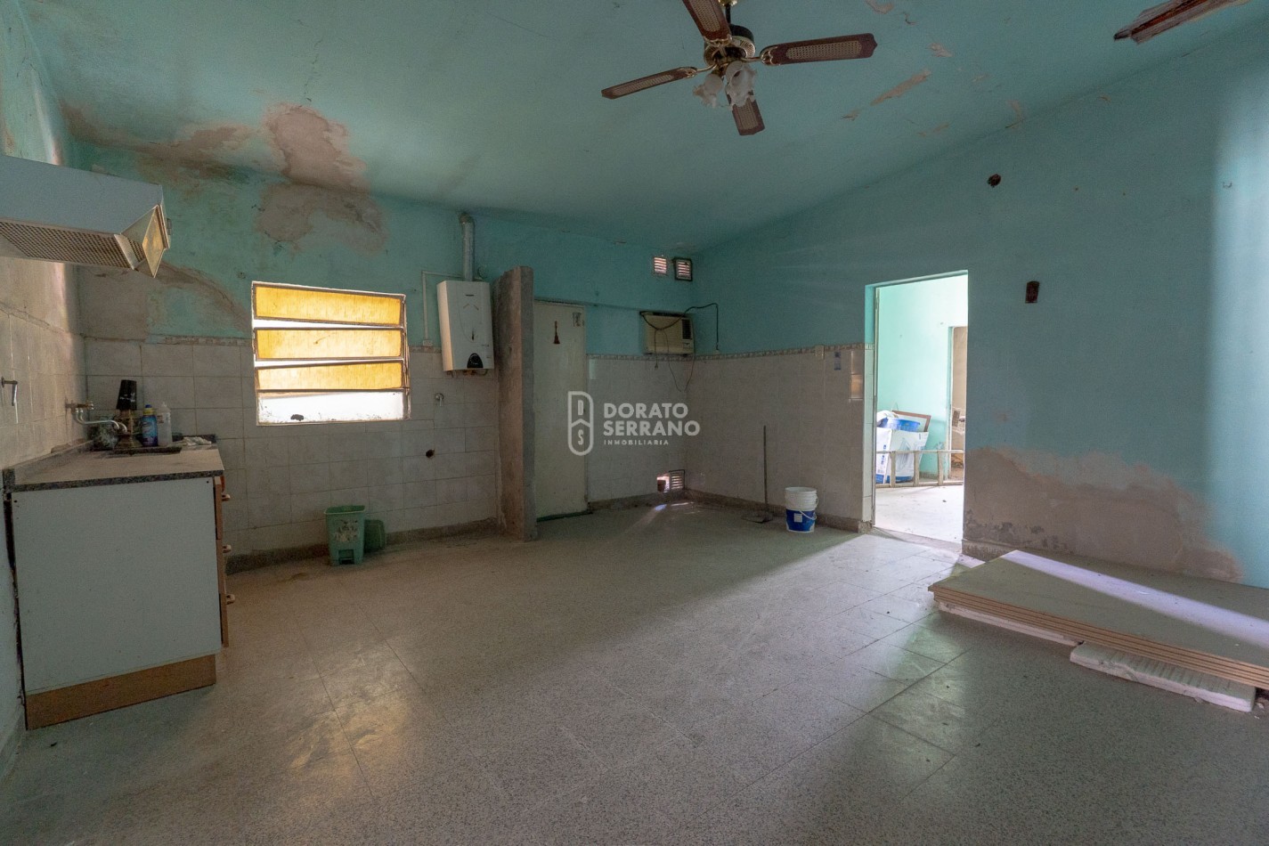 GRAN SUPERFICIE - TODOS LOS SERVICIOS.