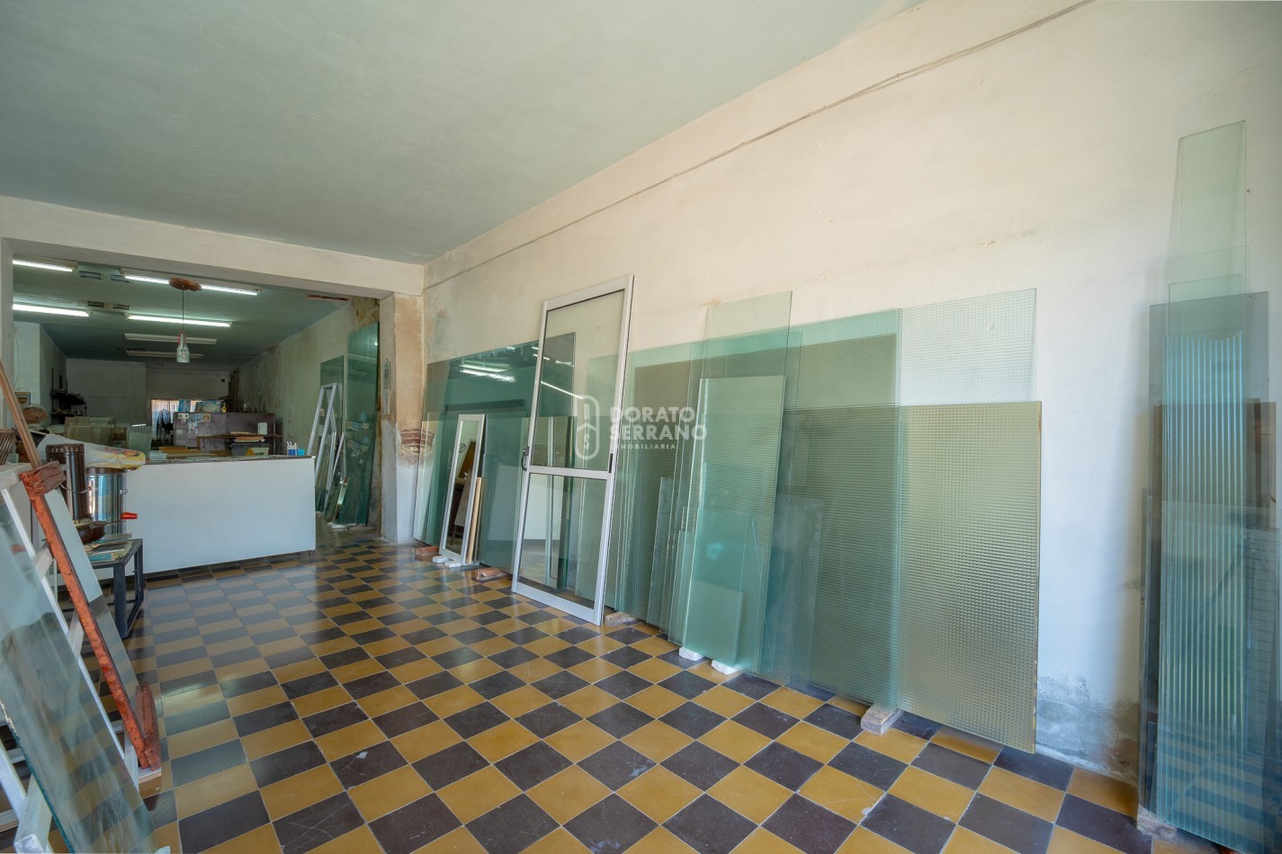 CASA CON LOCAL - PROYECTAR SIN LIMITES! AREA CENTRAL! 