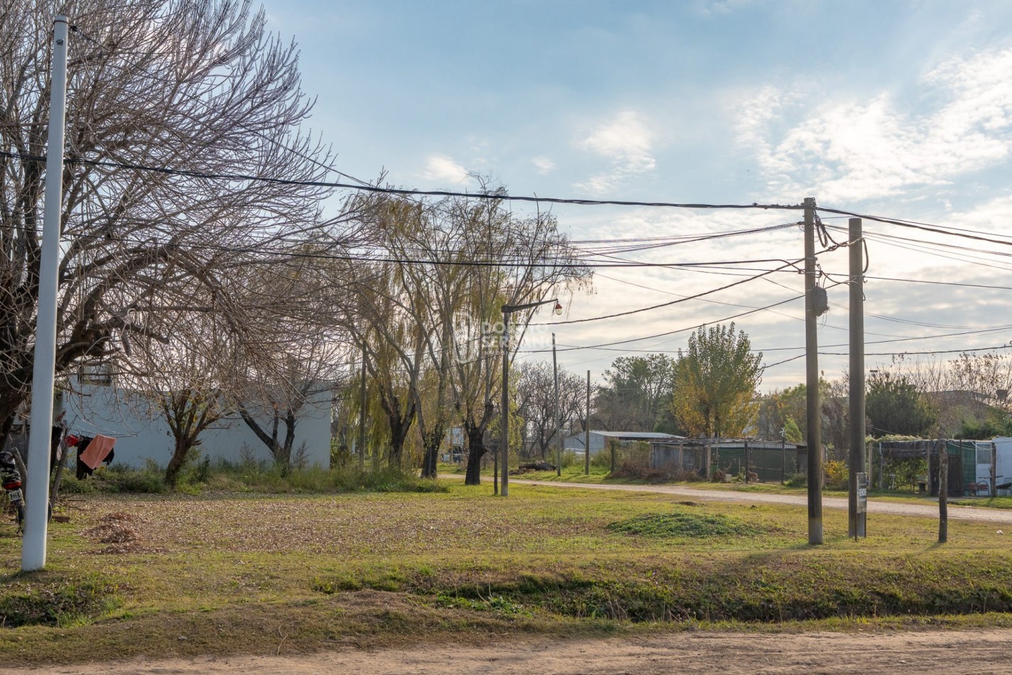 LOTE EN ESQUINA! PROYECCION DE FUTURO!