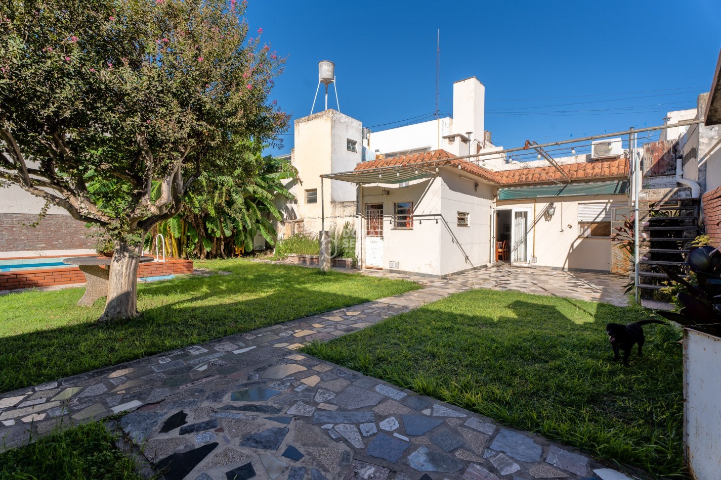 PORTE Y ESTILO PROPIO - AREA CENTRAL!