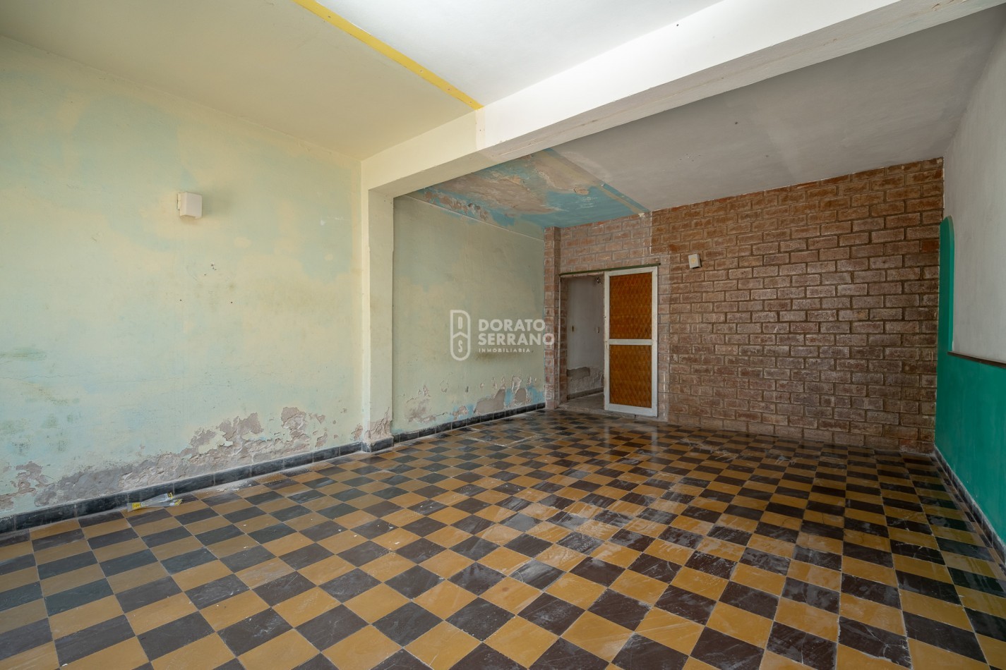 CASA CON LOCAL - PROYECTAR SIN LIMITES! AREA CENTRAL! 