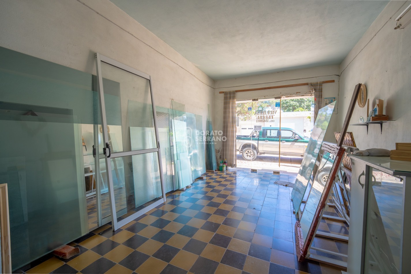 CASA CON LOCAL - PROYECTAR SIN LIMITES! AREA CENTRAL! 