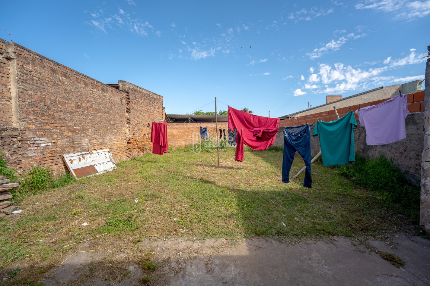LOTE + PLUS CASA A DEMOLER O RECICLAR - TODOS LOS SERVICIOS EN SECTOR URBANO.
