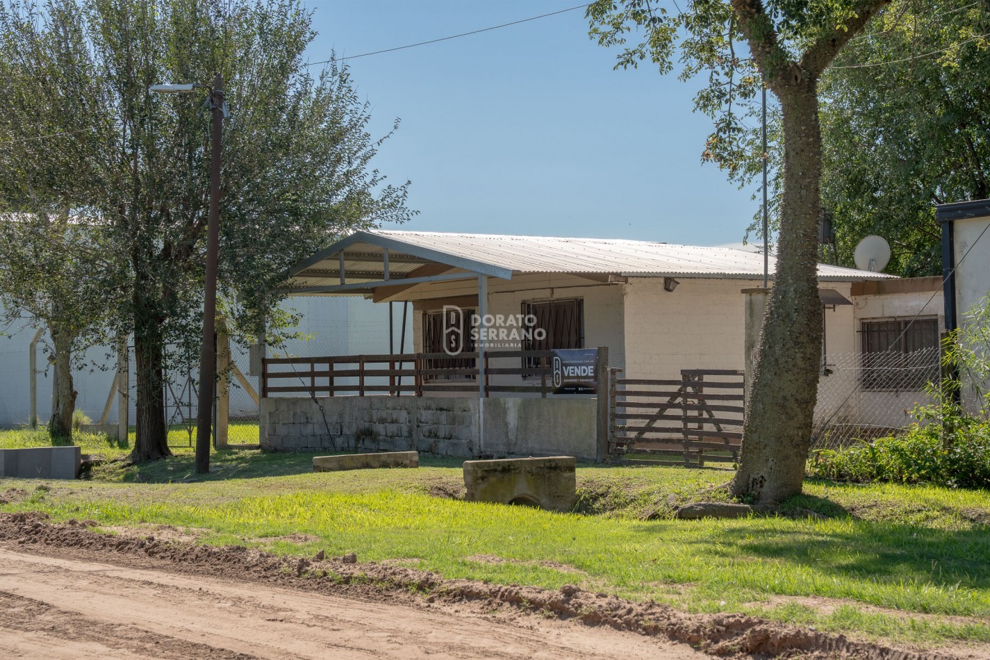 CASA EN EL RIO - BARRIO GALVEZ - PRACTICA Y BIEN UBICADA!