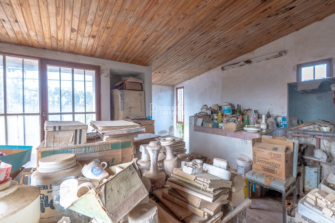 CASA EN ESQUINA & TODOS LOS SERVICIOS.