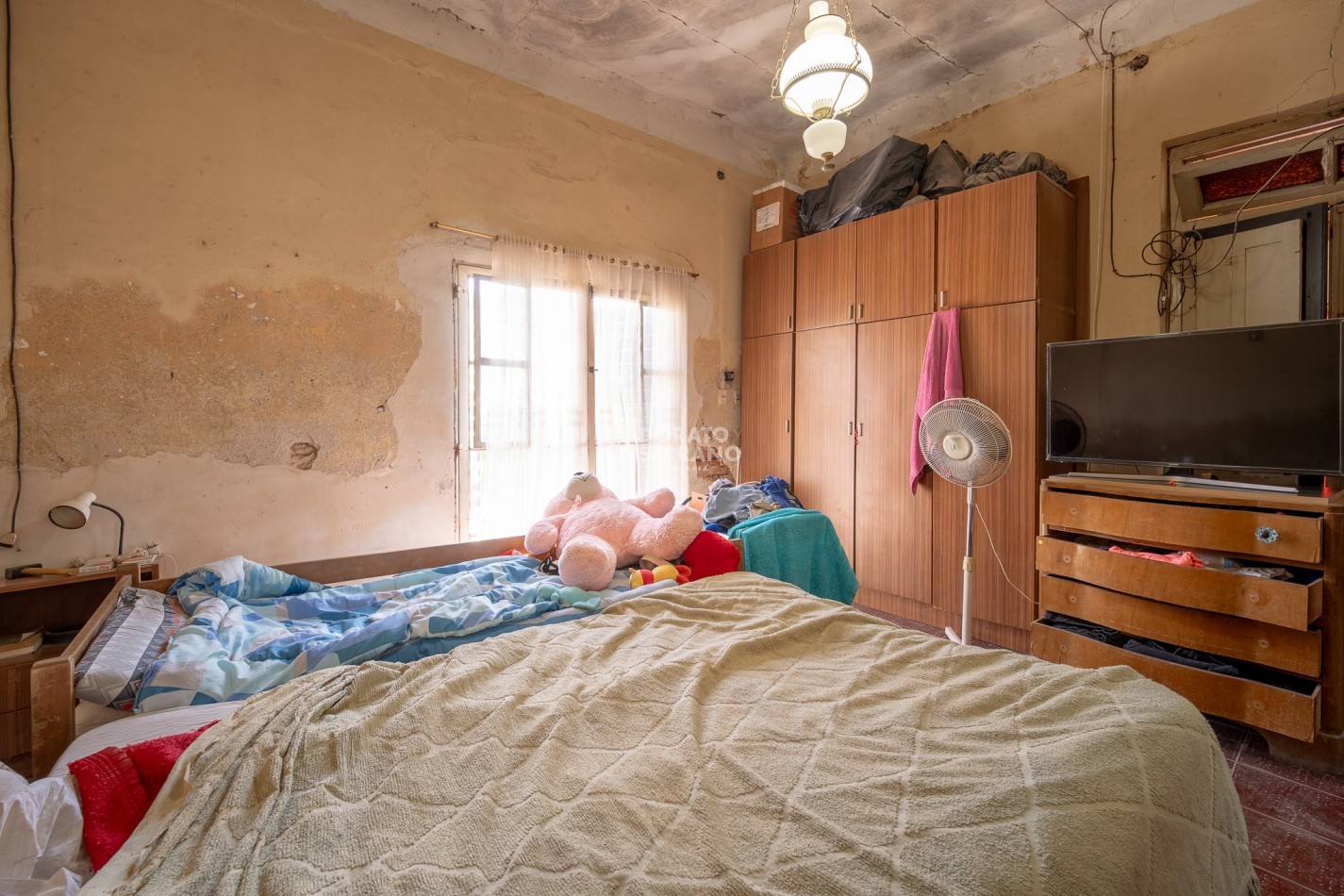 LOTE EN BARRIO FLORIDA! TODOS LOS SERVICIOS - PLUS EDIFICADO A DEMOLER O RECICLAR. 