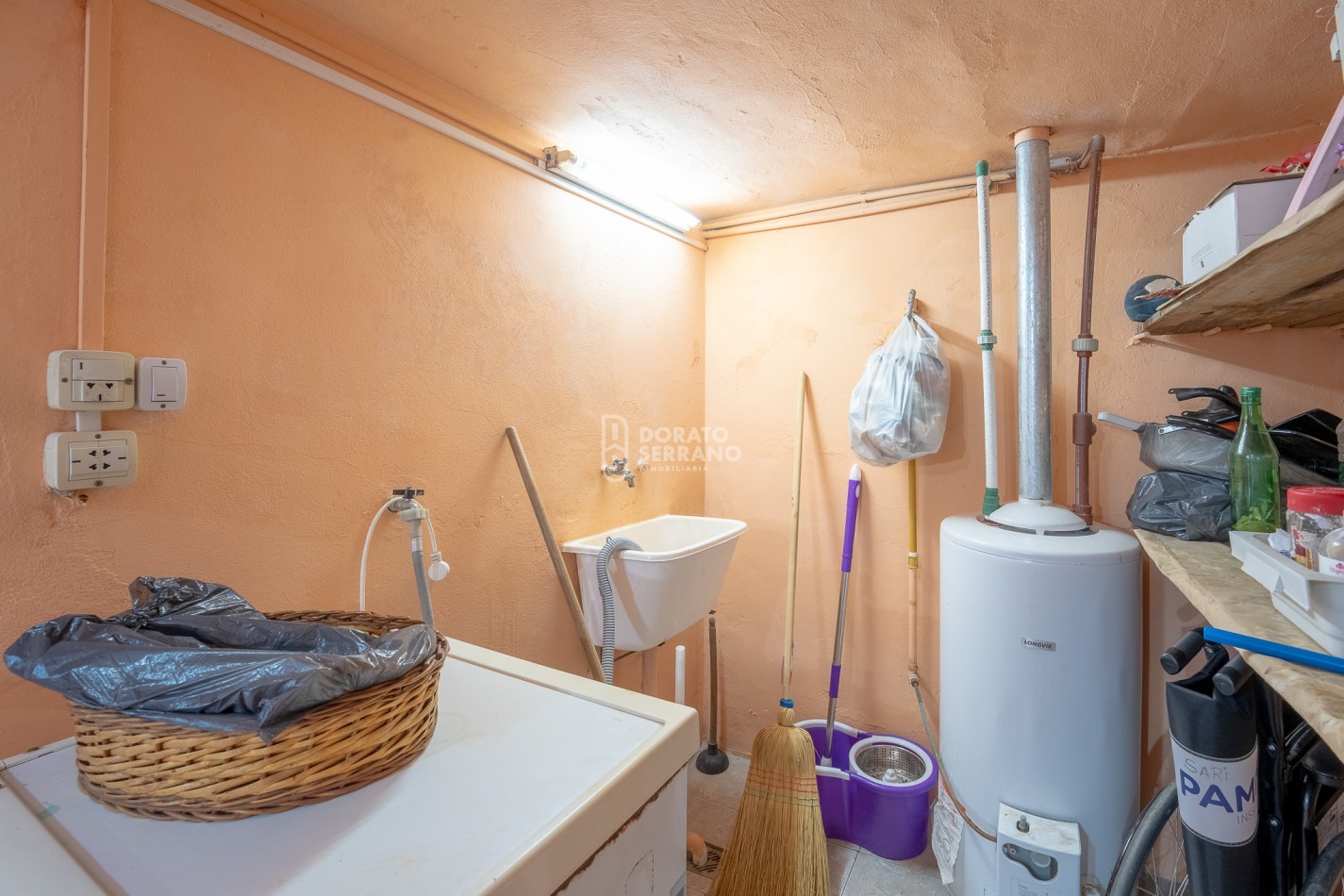 LISTA PARA HABITAR! TODOS LOS SERVICIOS! SOBRE AVDA!