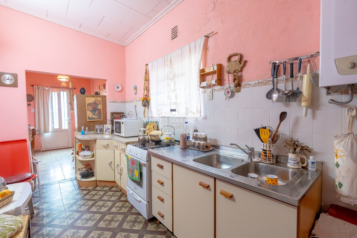 CASA EN ESQUINA & TODOS LOS SERVICIOS.