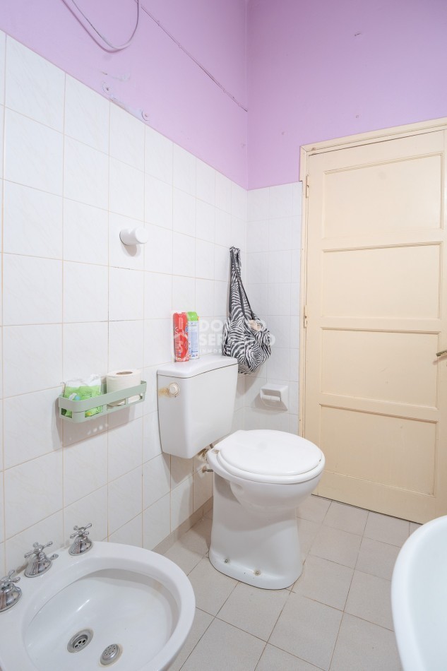 LISTA PARA HABITAR! TODOS LOS SERVICIOS! SOBRE AVDA!