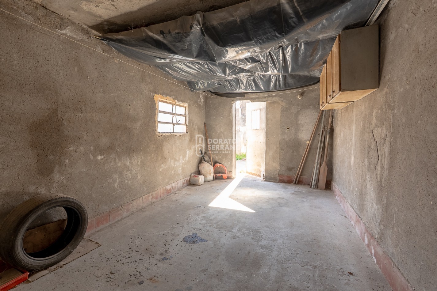 CASA EN ESQUINA! TODOS LOS SERVICIOS!