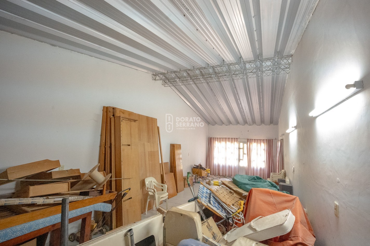 CASA EN EL RIO! GRANDIOSA! BARRIO BASUALDO!