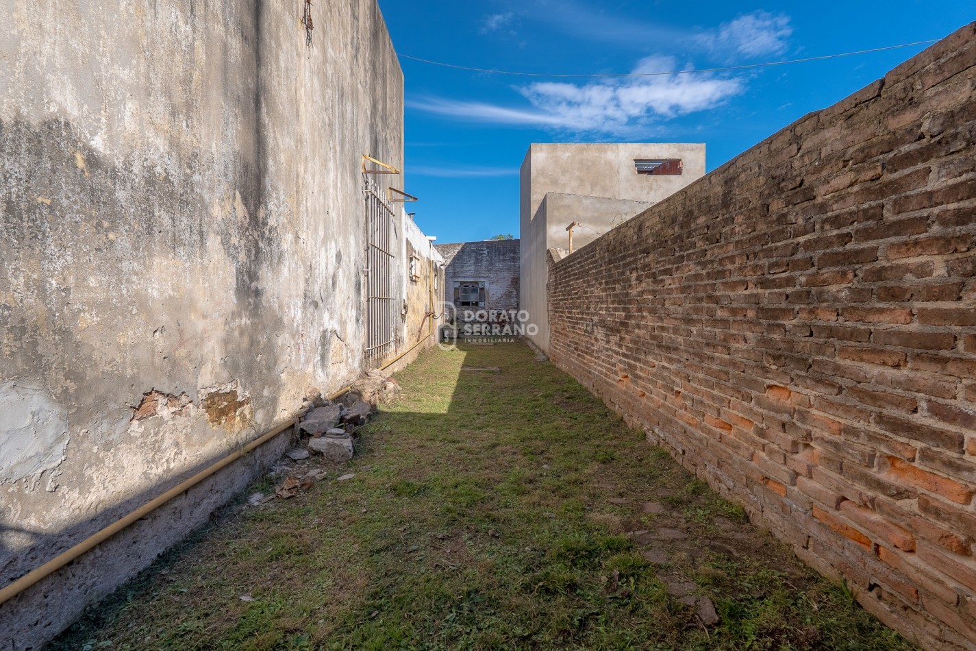 LOTE IDEAL 15X30 - A PASOS DE 20 DE JUNIO! + CASA A RECICLAR O DEMOLER.