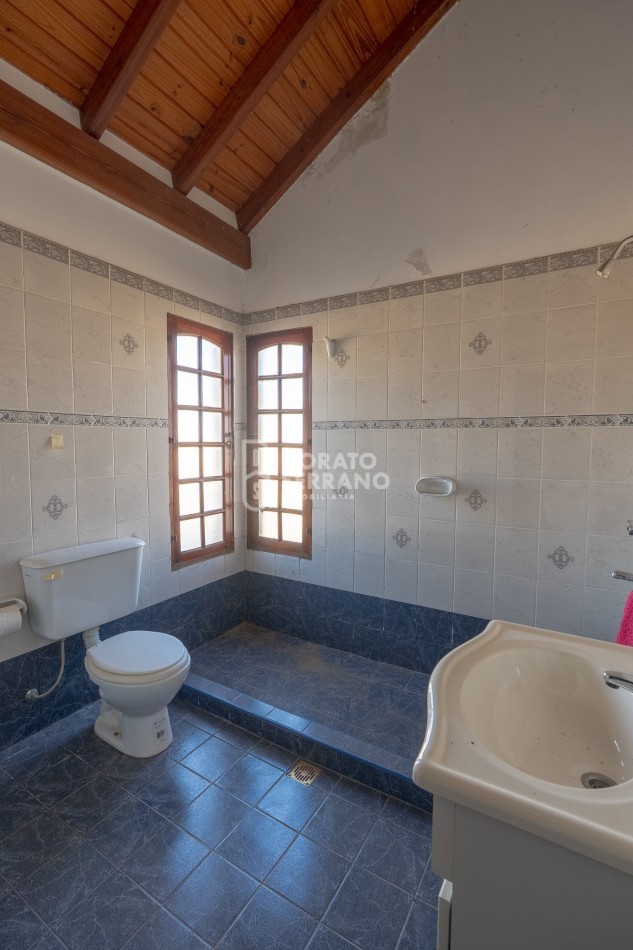 1 CASA DE 2 PLANTAS O 2 DEPTOS. INDEPENDIENTES / A ELECCION! 