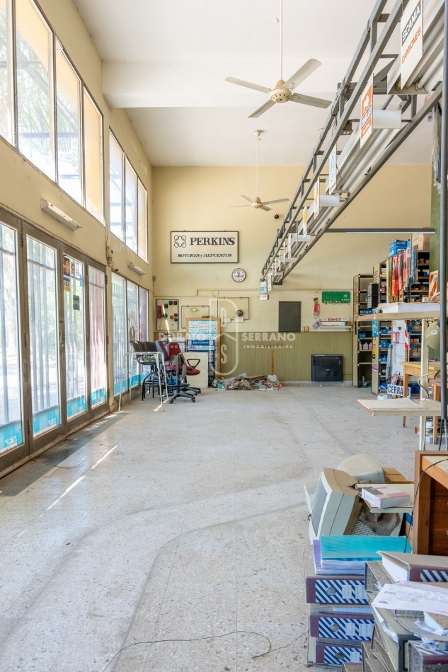 ICONICO SALON COMERCIAL + DEPTOS. A TERMINAR.  