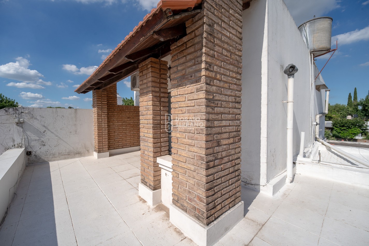 CASA EN BARRIO RESIDENCIAL! LISTA PARA UN NUEVO SUEÑO!