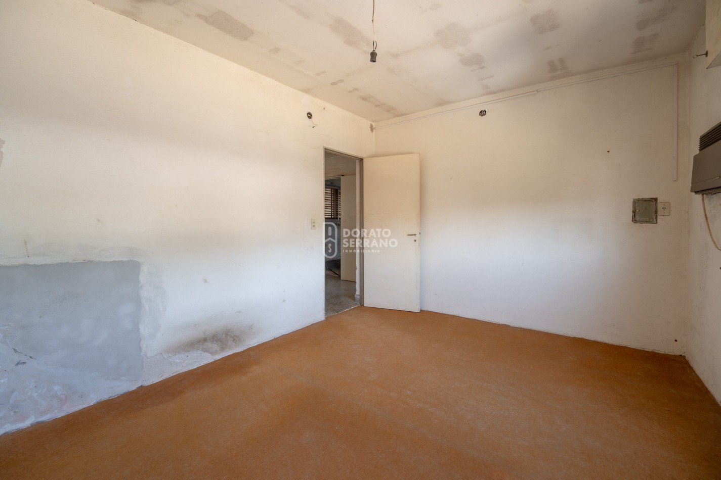 CASA CON LOCAL - PROYECTAR SIN LIMITES! AREA CENTRAL! 