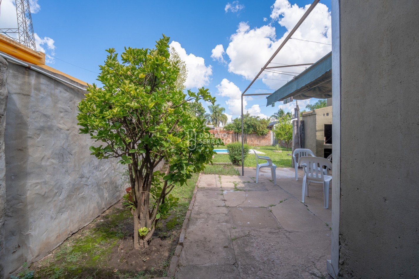 LISTA PARA HABITAR! TODOS LOS SERVICIOS! SOBRE AVDA!