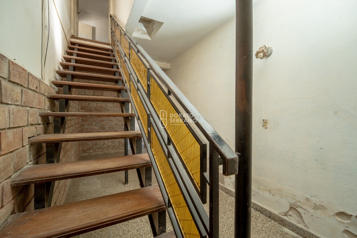 CASA CON LOCAL - PROYECTAR SIN LIMITES! AREA CENTRAL! 