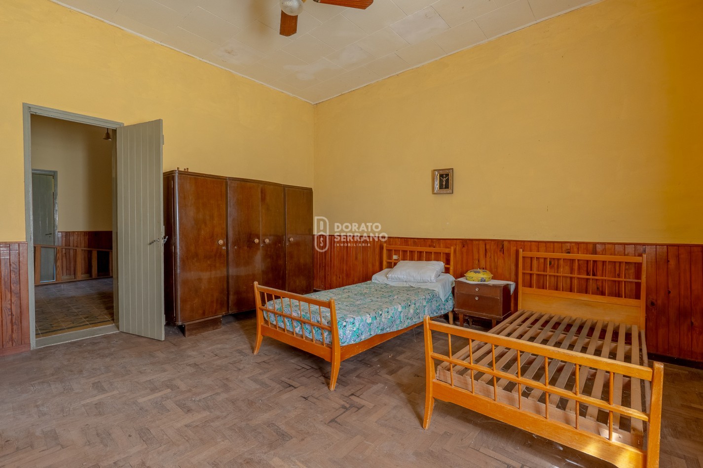 GRAN SUPERFICIE - TODOS LOS SERVICIOS - CASA A RECICLAR!