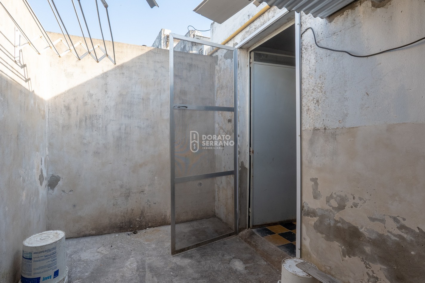 CASA + LOCAL SOBRE AVENIDA! 14 MTS. DE FRENTE!