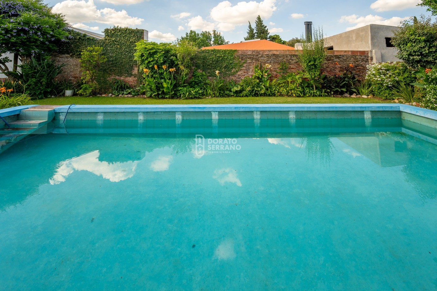 CASA EN BARRIO RESIDENCIAL! LISTA PARA UN NUEVO SUEÑO!