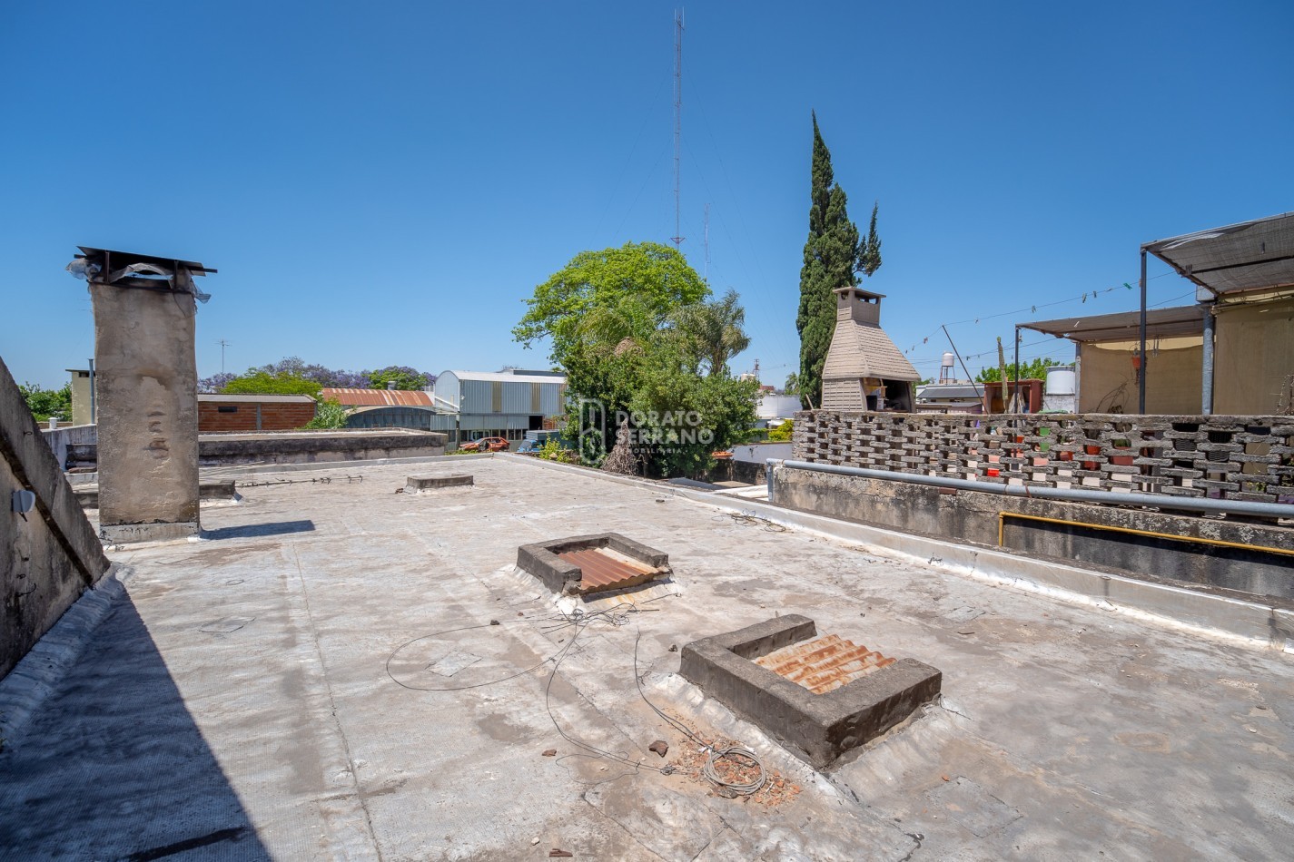 CASA CON LOCAL - PROYECTAR SIN LIMITES! AREA CENTRAL! 