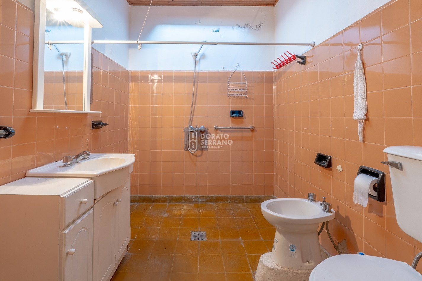 CASA + 750 M2 DE LOTE! Todos los servicios!