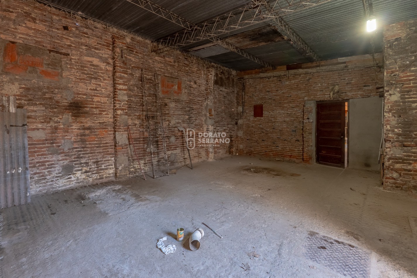 CASA A RECICLAR + GALPON NUEVO!