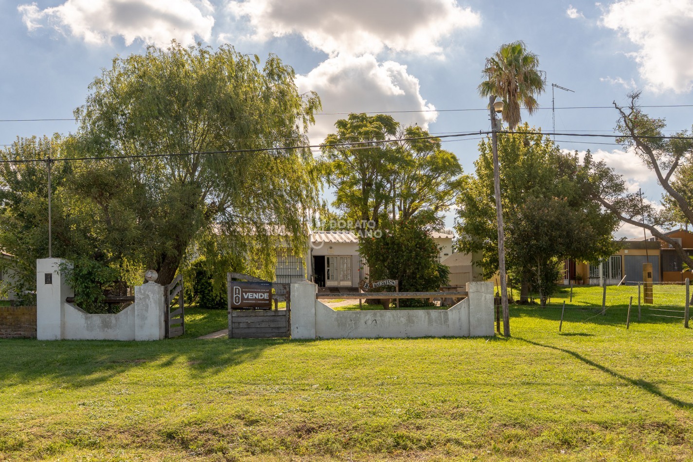 CASA EN EL RIO! GRANDIOSA! BARRIO BASUALDO!