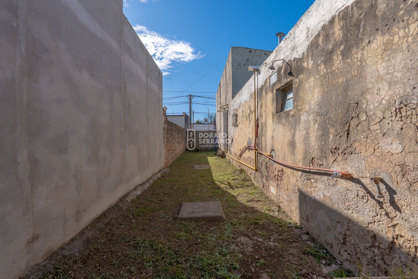 LOTE IDEAL 15X30 - A PASOS DE 20 DE JUNIO! + CASA A RECICLAR O DEMOLER.