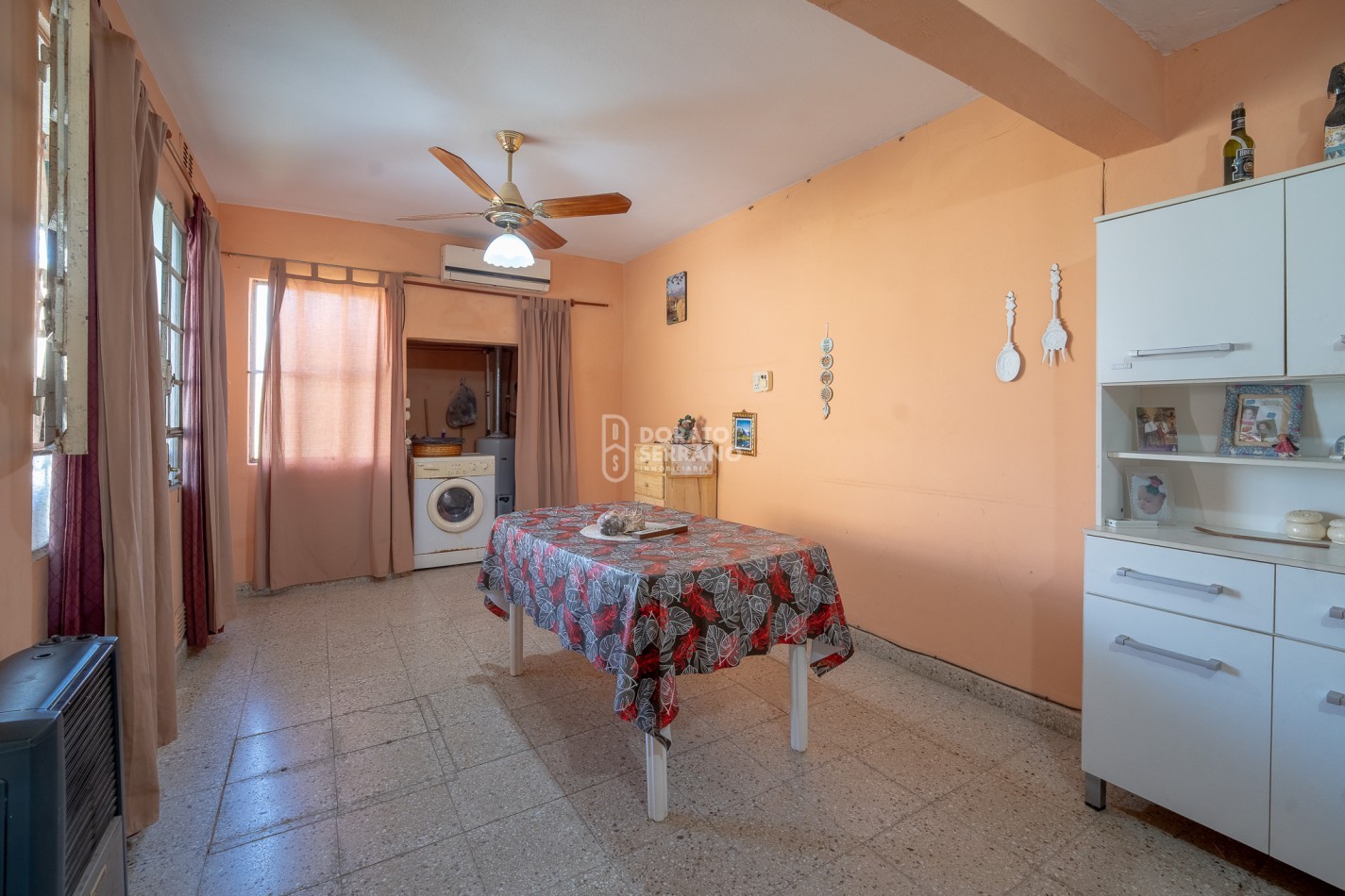 LISTA PARA HABITAR! TODOS LOS SERVICIOS! SOBRE AVDA!