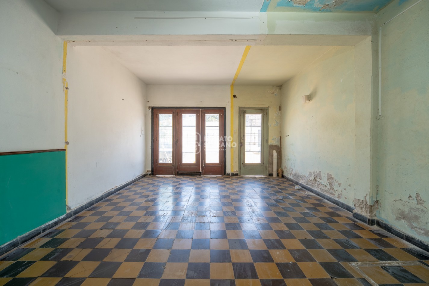 CASA CON LOCAL - PROYECTAR SIN LIMITES! AREA CENTRAL! 