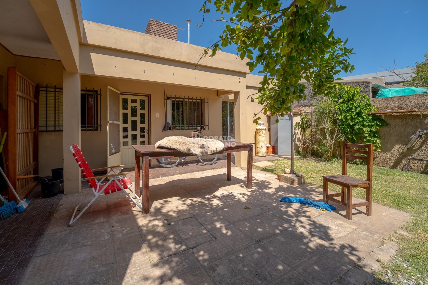 BONITA & LISTA PARA HABITAR! EN ESQUINA!