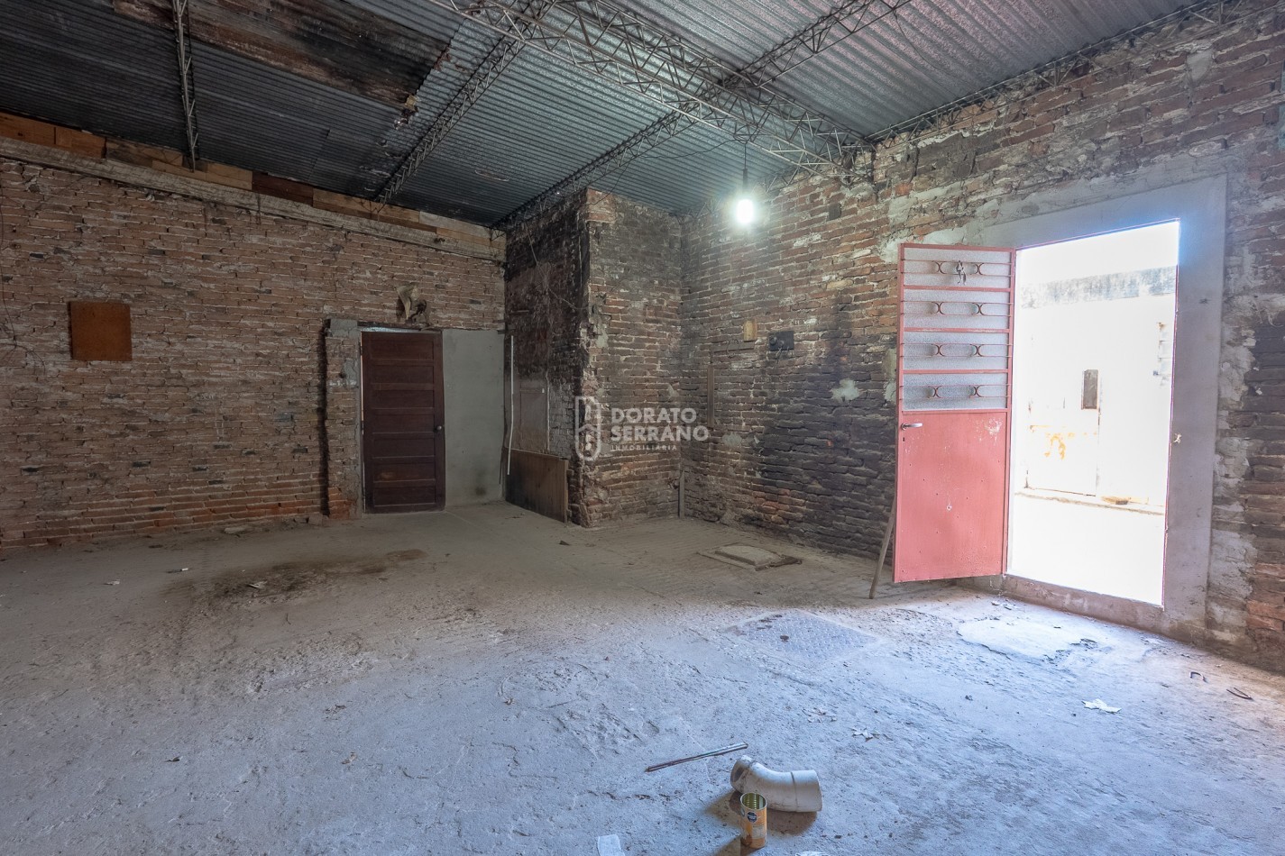 CASA A RECICLAR + GALPON NUEVO!