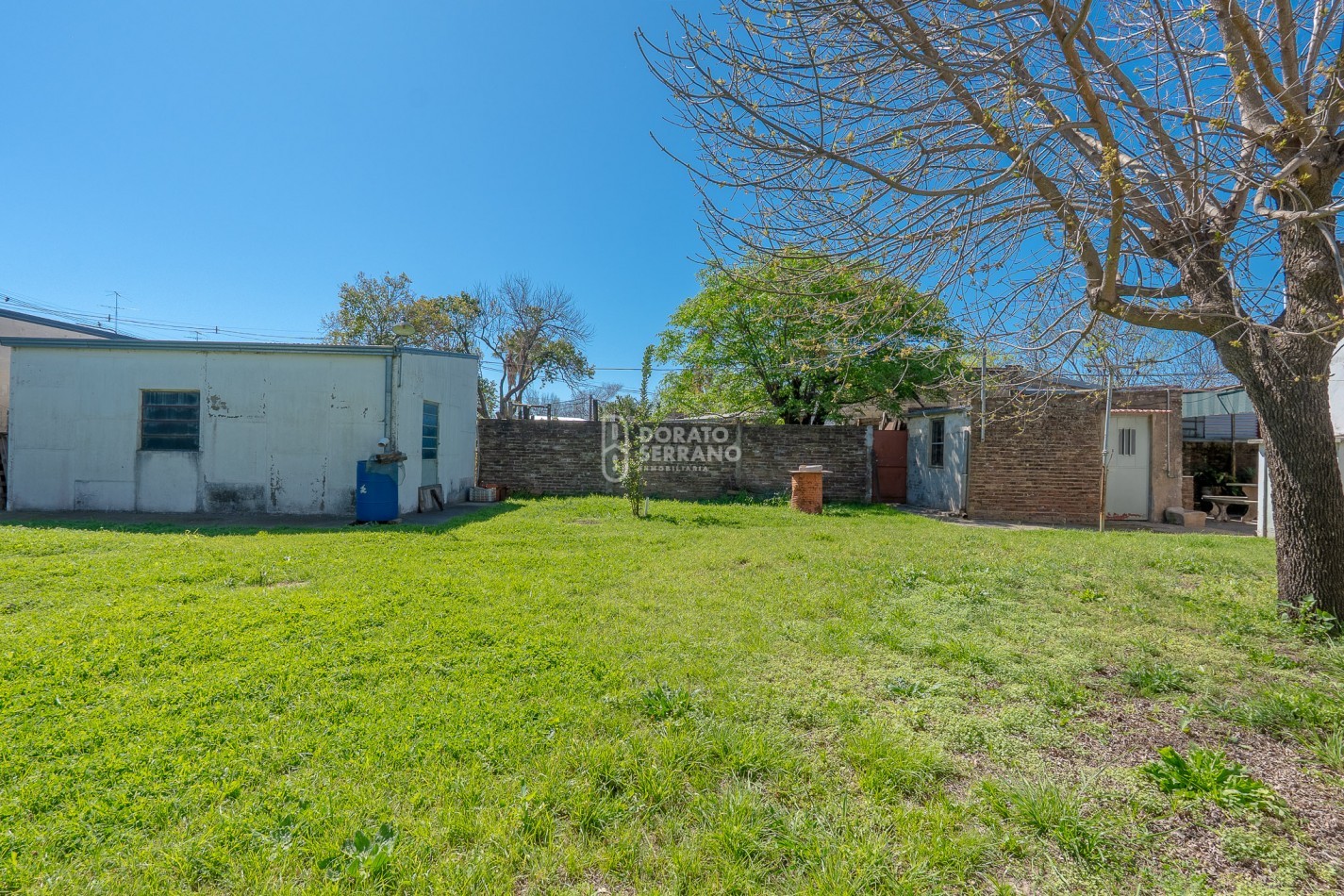 GRAN SUPERFICIE - TODOS LOS SERVICIOS - CASA A RECICLAR!