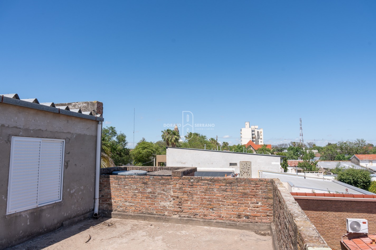 ICONICO SALON COMERCIAL + DEPTOS. A TERMINAR.  