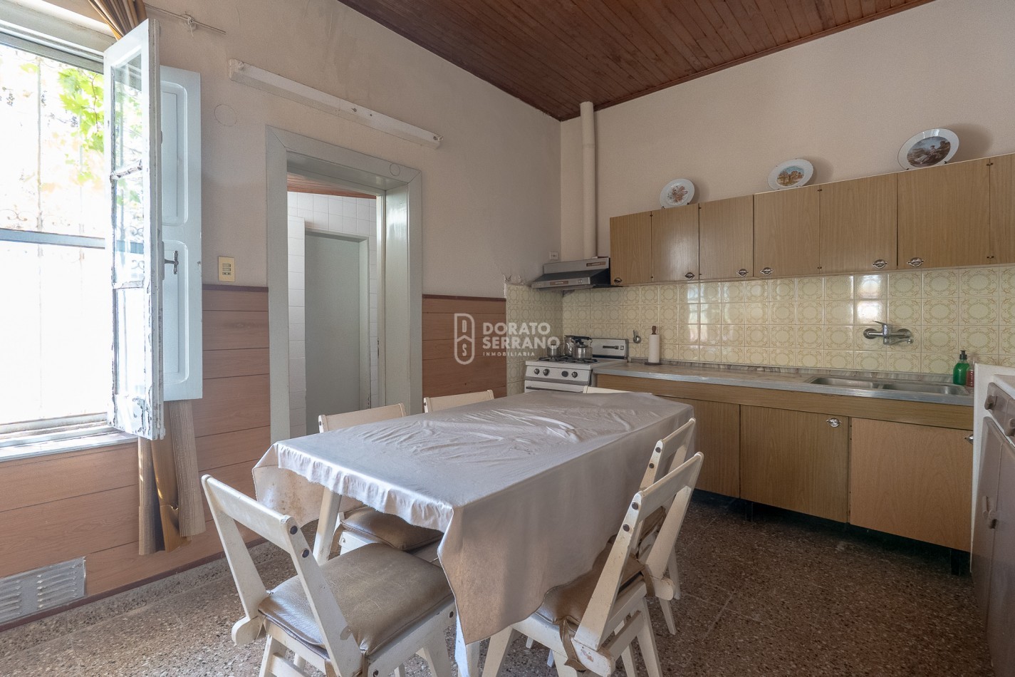 CASA + LOCAL SOBRE AVENIDA! 14 MTS. DE FRENTE!