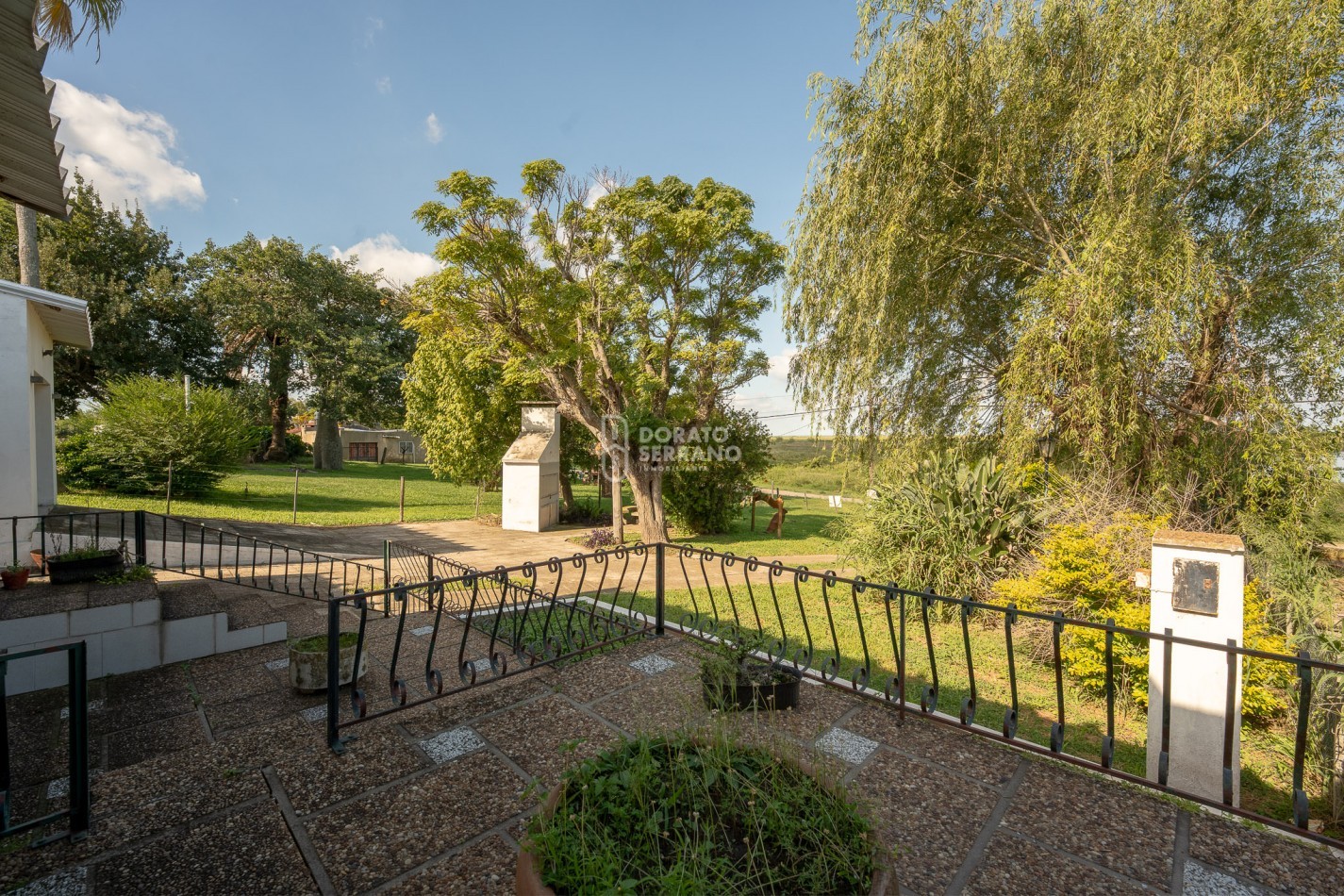 CASA EN EL RIO! GRANDIOSA! BARRIO BASUALDO!