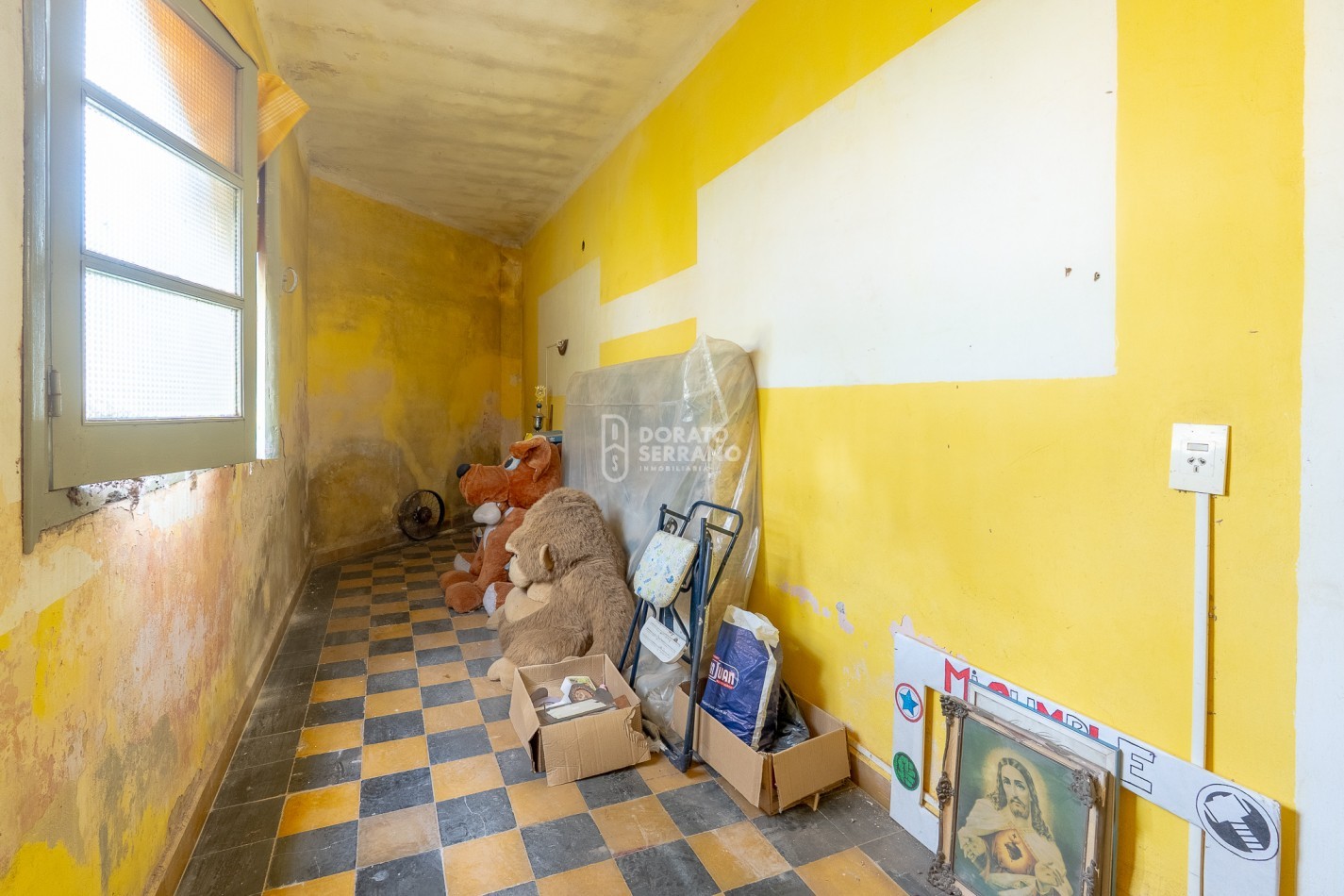 CASA EN ESQUINA! TODOS LOS SERVICIOS!