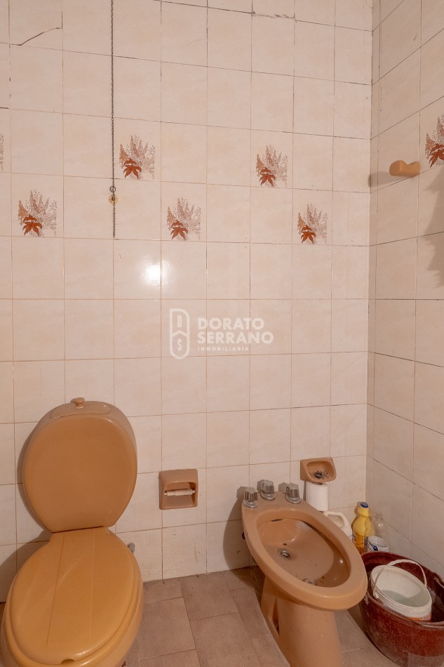 CASA A RECICLAR + GALPON NUEVO!