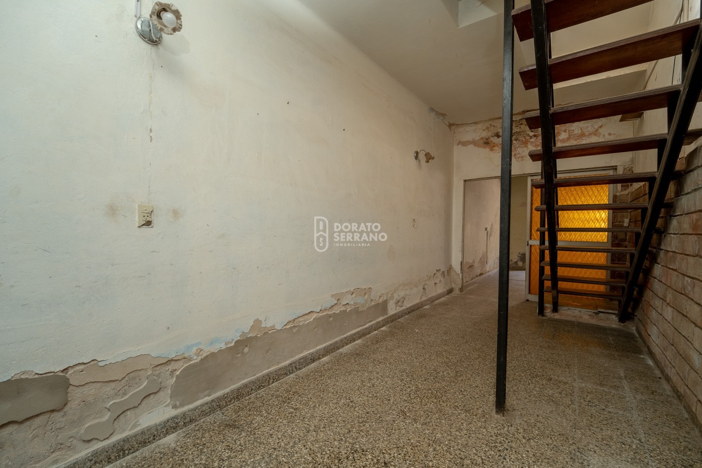 CASA CON LOCAL - PROYECTAR SIN LIMITES! AREA CENTRAL! 