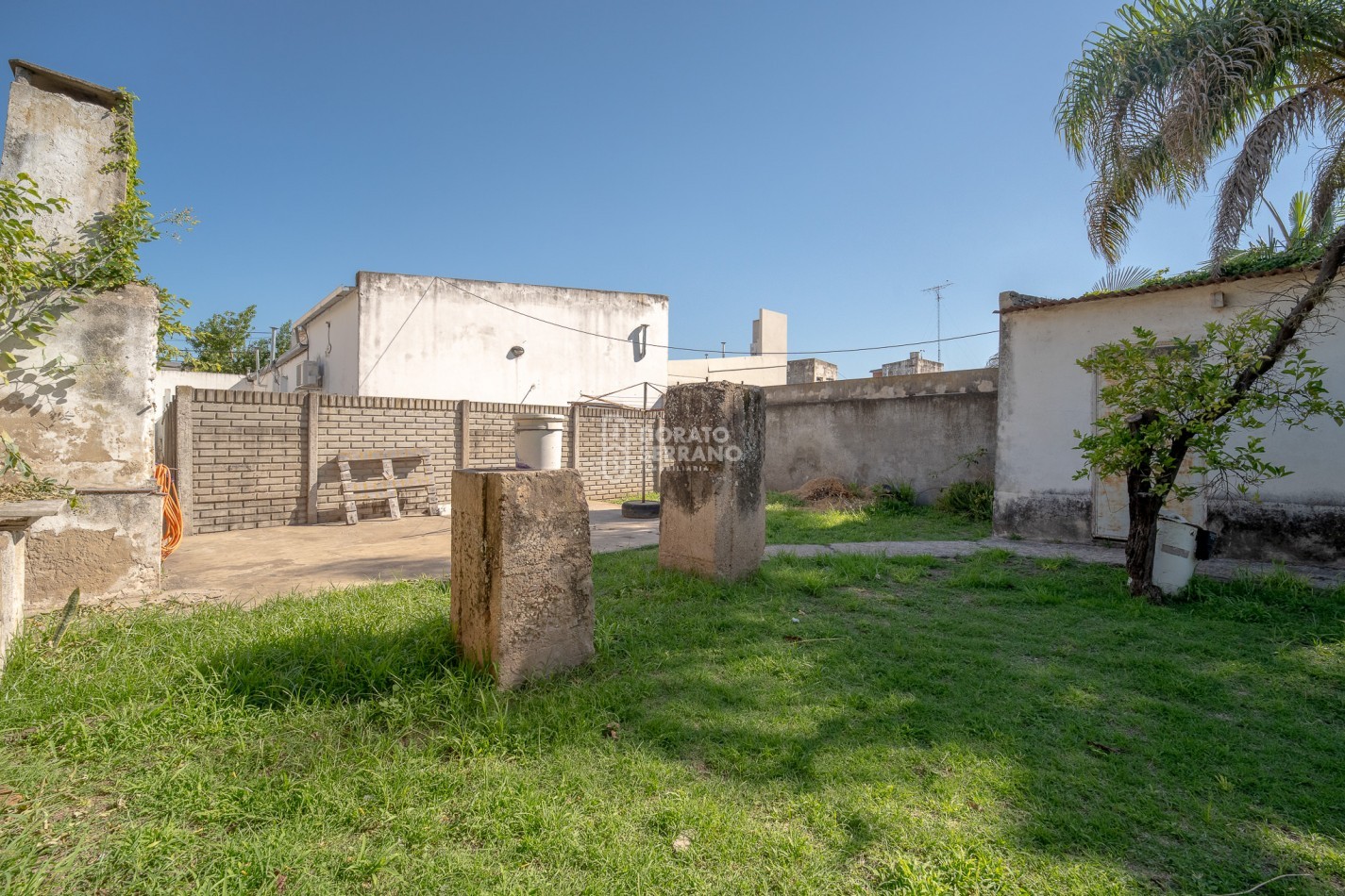 COMPLEJO DE 3 DEPTOS. CENTRICOS + PLUS: LOTE REMANENTE!  