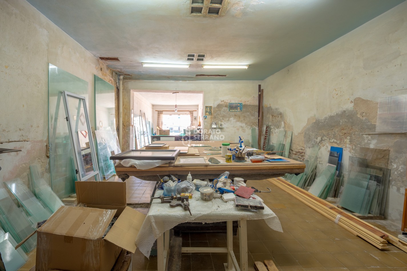 CASA CON LOCAL - PROYECTAR SIN LIMITES! AREA CENTRAL! 